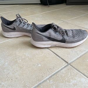 Nike Zoom men running shoes gray - size 9
